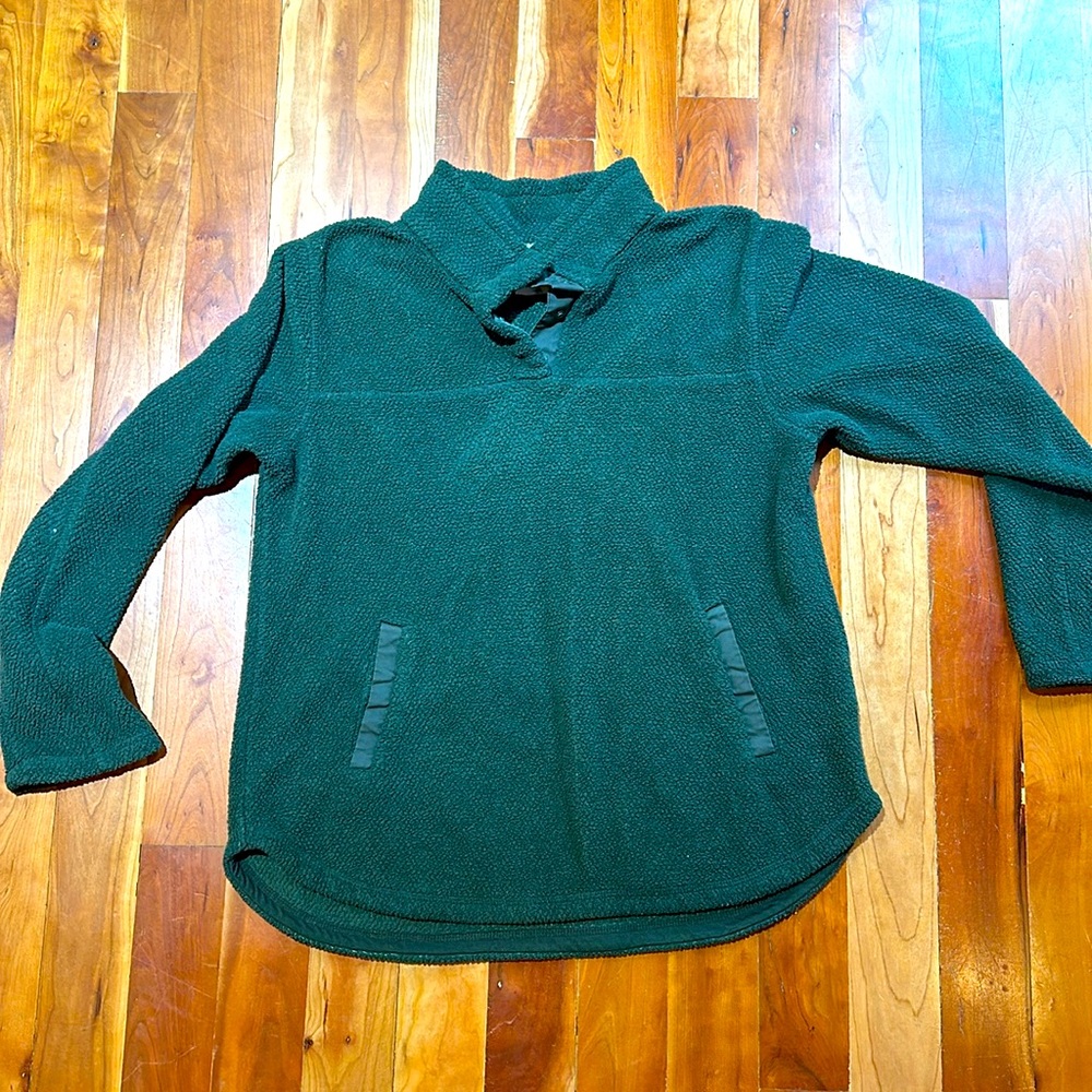 Army Green Warm jacket with pockets.